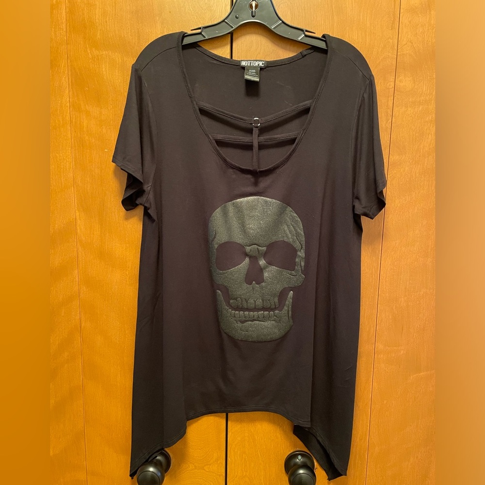 Hot Topic / Skull Shirt